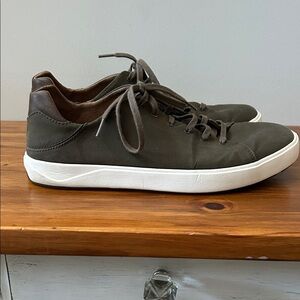 Olukai Lae’ahi Li ‘Ili olive green canvas shoes Sz 12 GUC